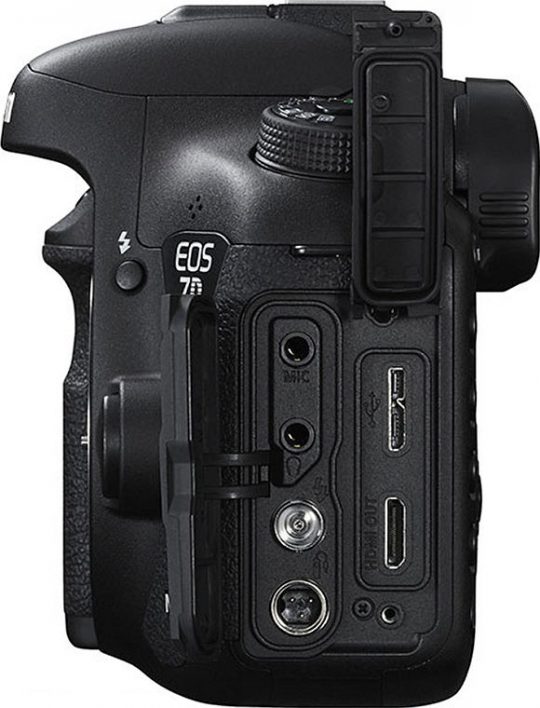 Canon EOS 7D Mark II konektory